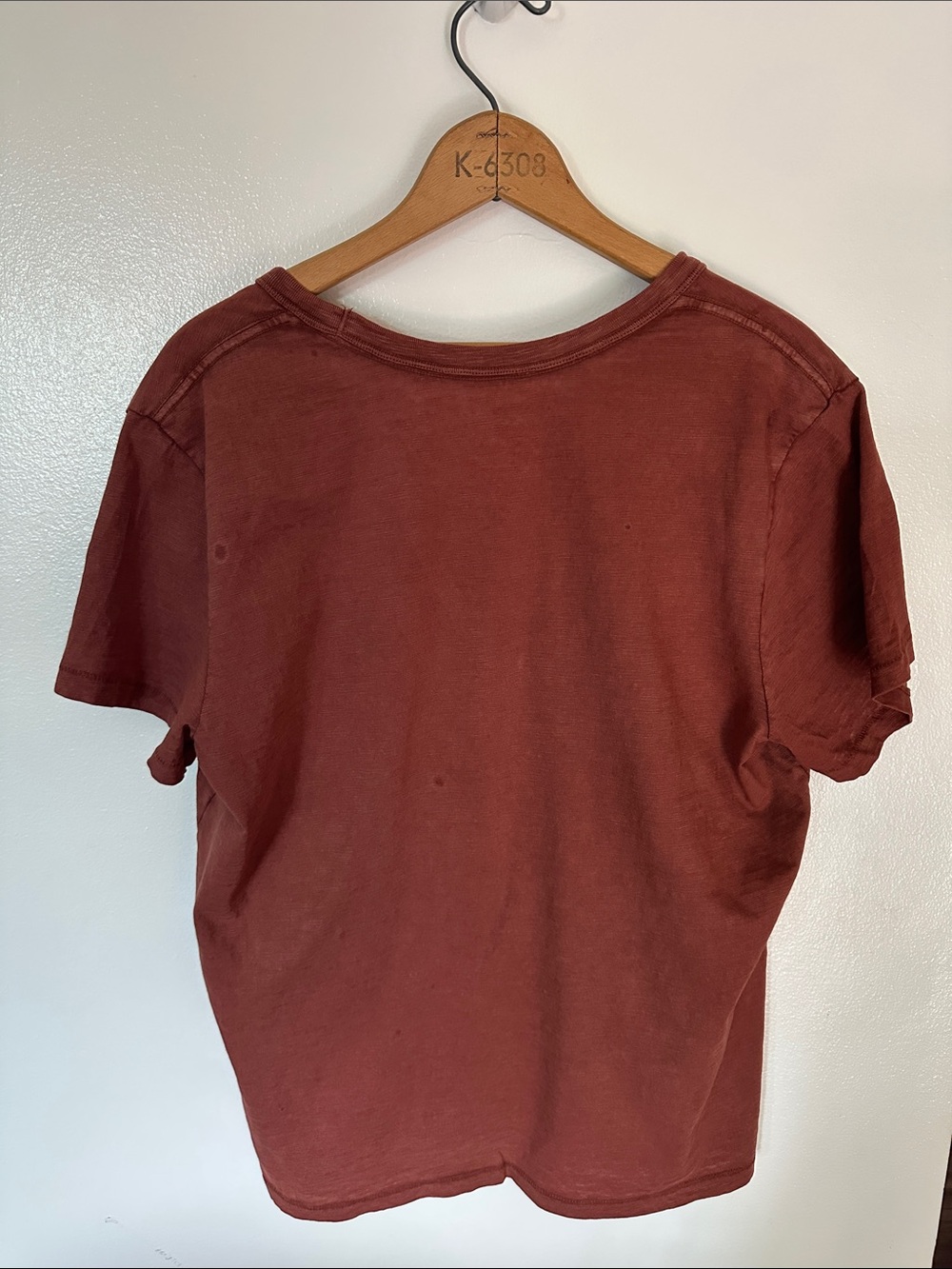 Universal Thread Rusty Rose V-Neck Tee - Picture 3 of 3